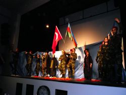 Azerbaycan Tiyatrosu büyük ilgi gördü